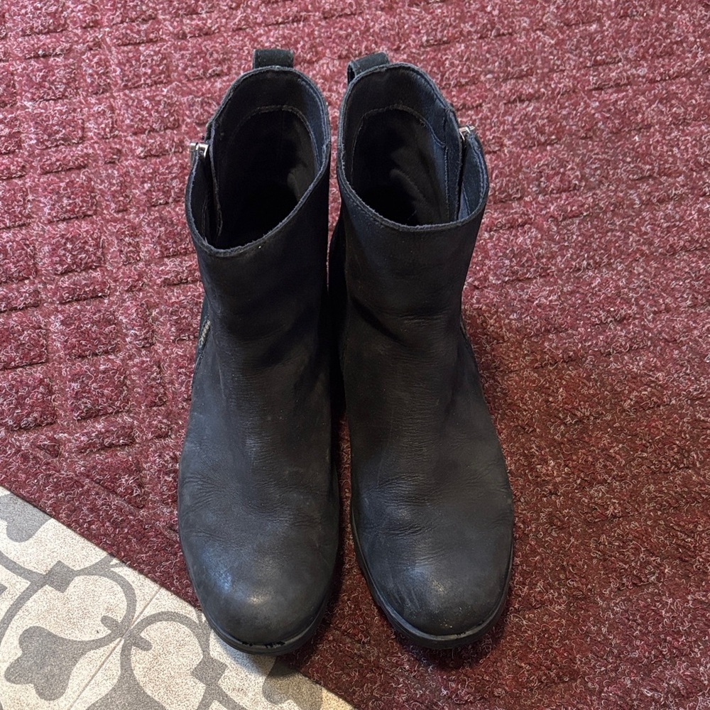 Sorel Black Zippered Snow Boots